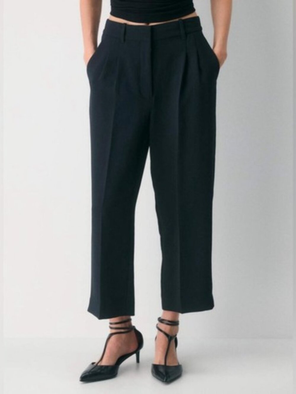 Aritzia Effortless Cropped Pants size 8